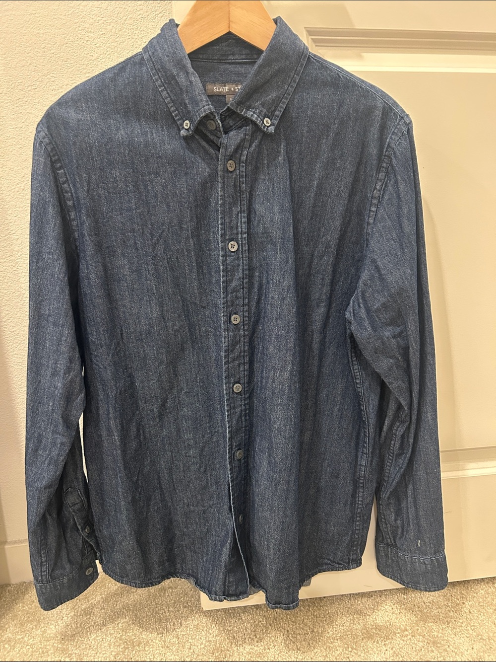 Slate & Stone Men's Dark Blue Denim Button-Down Shirt